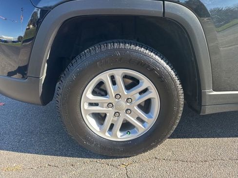 Certified 2023 Jeep Grand Cherokee Laredo image 29