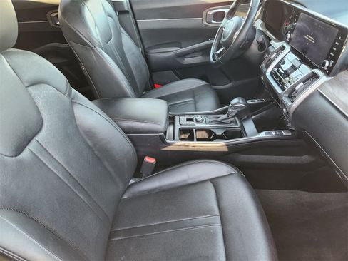 Used 2022 Kia Sorento EX w/ Panoramic Sunroof Package image 13