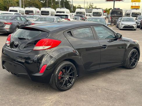 Used 2014 Hyundai Veloster image 4