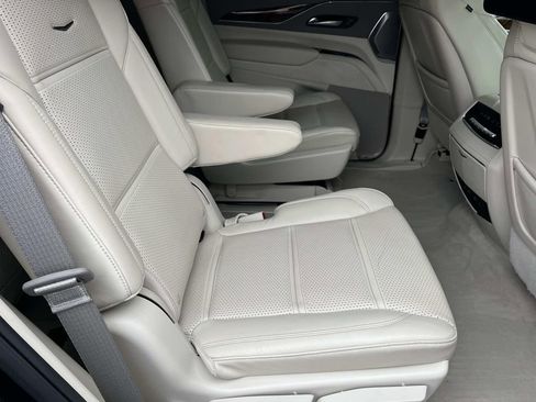 Used 2024 Cadillac Escalade Sport Platinum w/ LPO, ONYX Package image 23