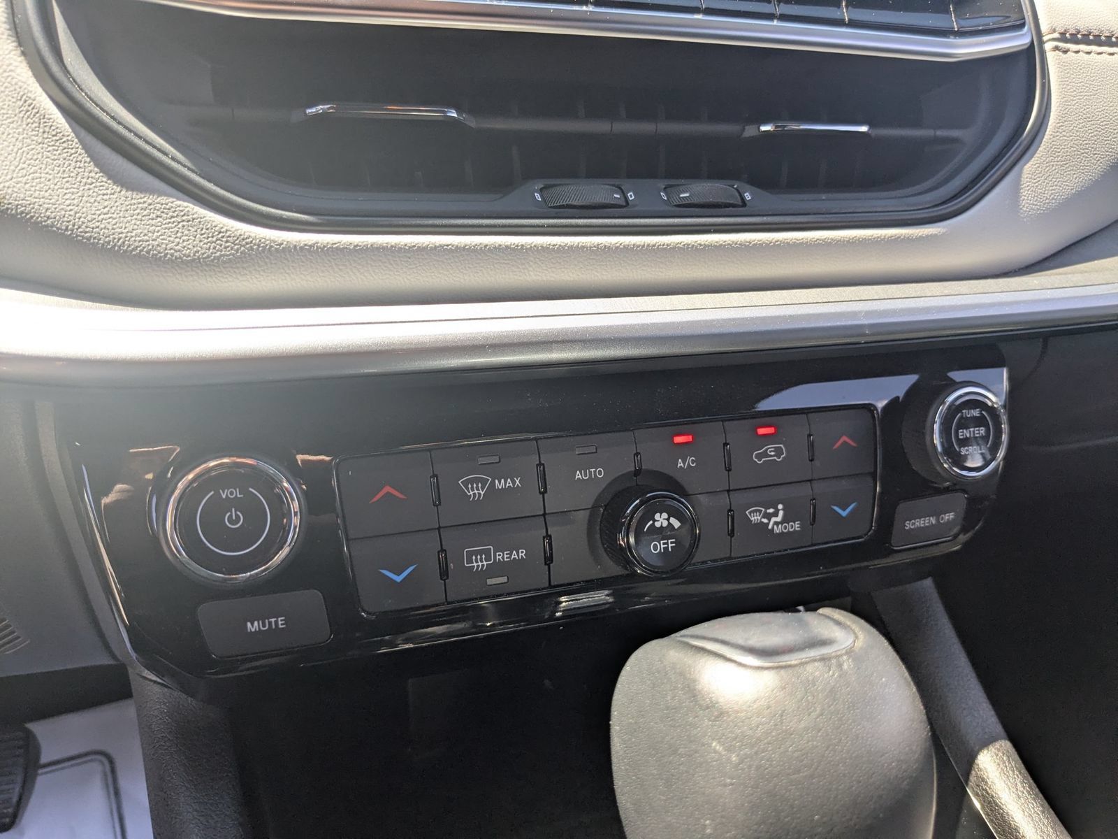 Used 2025 Jeep Compass Limited AWD/4WD image 24