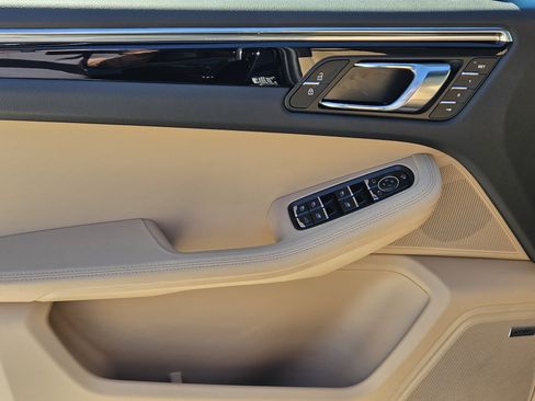 Certified 2026 Porsche Macan image 22