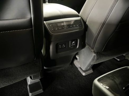 Used 2023 Nissan Pathfinder Platinum AWD/4WD image 27