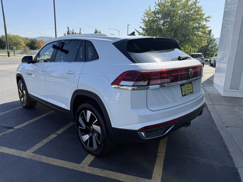 New 2026 Volkswagen Atlas Cross Sport SE w/ Panoramic Sunroof Package AWD/4WD image 7