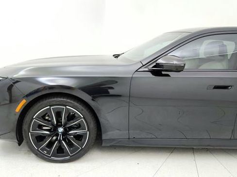 Used 2026 BMW 740i w/ Premium Package RWD image 9