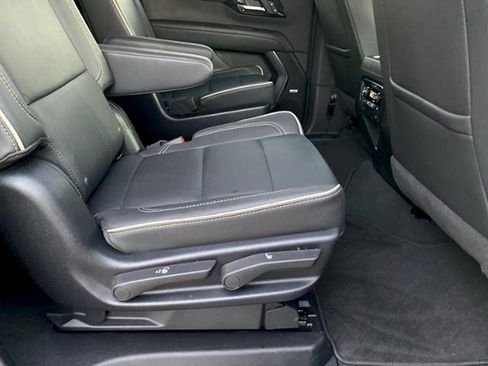 Used 2025 Chevrolet Suburban Premier RWD image 18