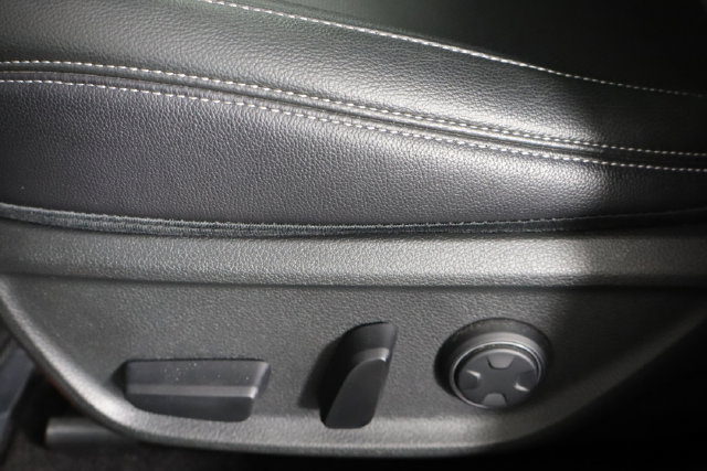 Used 2023 Genesis G70 2.0T RWD image 14
