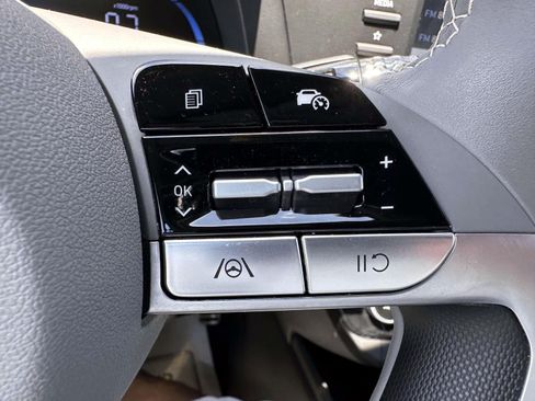 Used 2025 Hyundai Elantra Sport FWD image 18