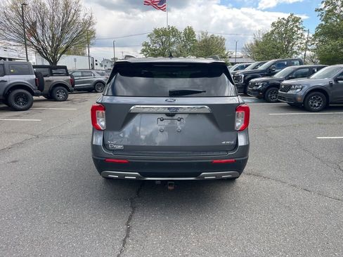 Used 2021 Ford Explorer XLT w/ Equipment Group 202A image 5