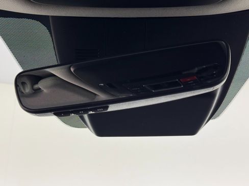 Used 2024 Kia Carnival SX Prestige image 32