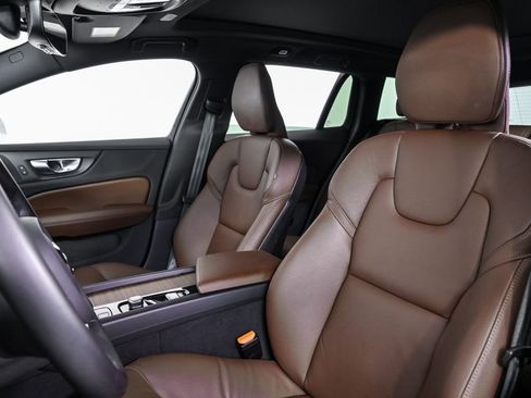 Used 2025 Volvo V60 B5 Cross Country Plus image 7