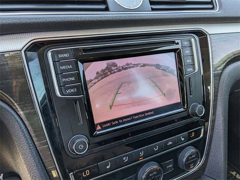 Used 2016 Volkswagen Passat 1.8T image 28