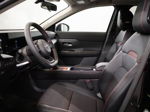 New 2026 Nissan Kicks SR w/ SR Premium Package FWD image 11