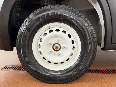 Used 2024 RAM ProMaster 2500 w/ Safety Group FWD image 8