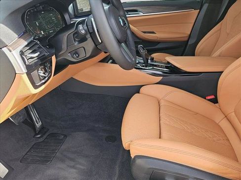 Used 2023 BMW 540i w/ Executive Package RWD image 16