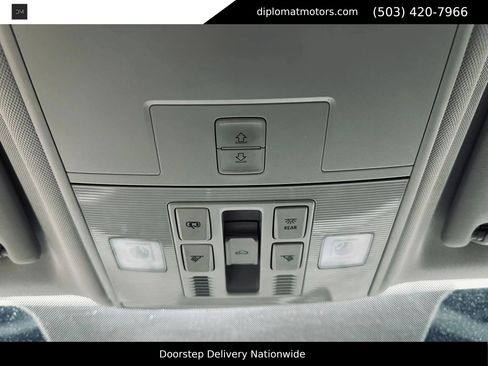 Used 2022 Volkswagen Taos SE w/ Panoramic Sunroof Package FWD image 40