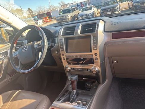 Used 2019 Lexus GX 460 image 11