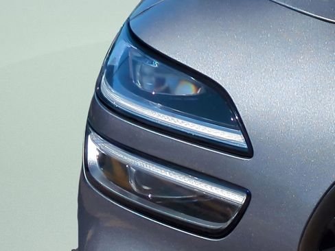 Used 2025 Genesis G70 3.3T Advanced image 9