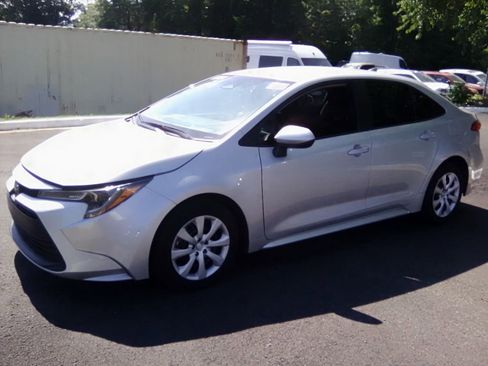 Used 2024 Toyota Corolla LE FWD image 17