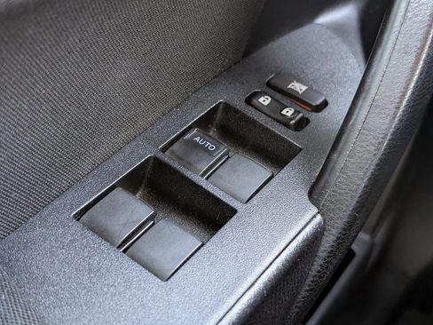 Used 2019 Toyota Corolla LE image 16