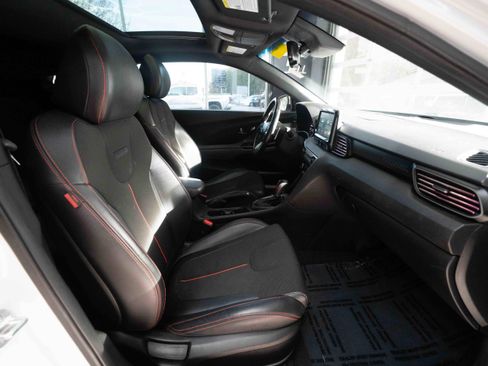Used 2019 Hyundai Veloster 2.0 Premium image 26