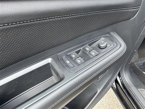 New 2026 Volkswagen Atlas Cross Sport SE image 15