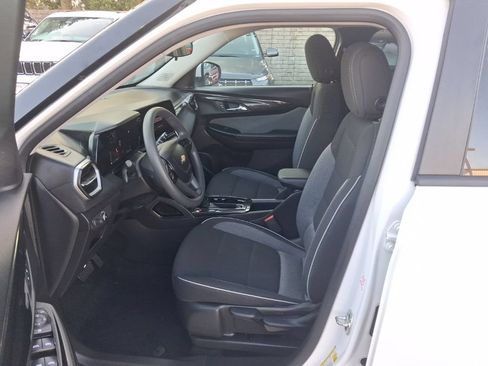 Used 2025 Chevrolet TrailBlazer LT AWD/4WD image 4