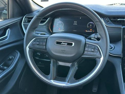 Used 2023 Jeep Grand Cherokee Altitude image 12