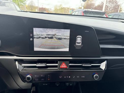 Used 2023 Kia Niro EX FWD image 23