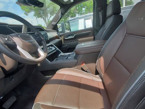 Used 2025 GMC Sierra 2500 Denali w/ Denali Reserve Package AWD/4WD image 3
