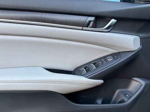 Used 2018 Honda Accord EX image 14