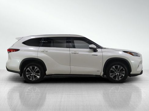Used 2021 Toyota Highlander XLE image 6