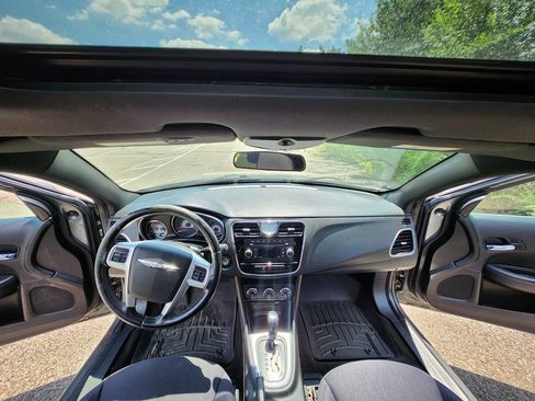Used 2012 Chrysler 200 Touring FWD image 21