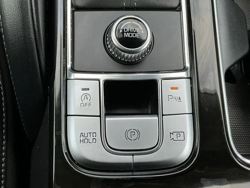 Used 2025 Kia Telluride SX w/ SX Captain's Chair Package FWD image 17