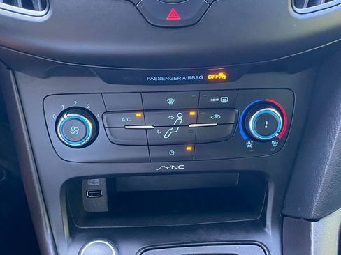 Used 2017 Ford Focus SE FWD image 31