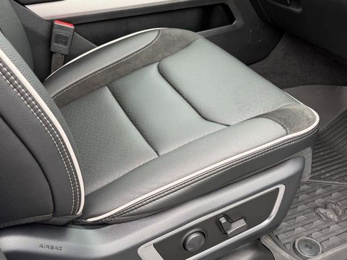 Used 2025 RAM 1500 Laramie w/ Sport Appearance Package image 15