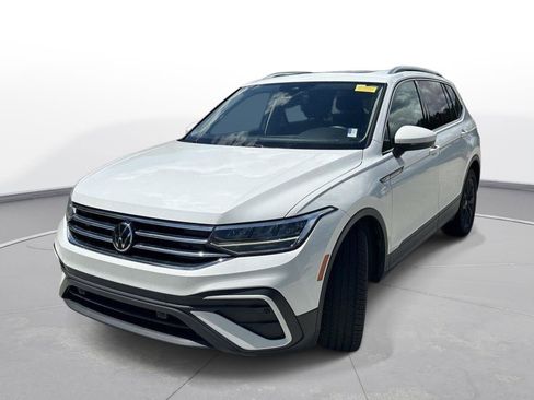 Used 2022 Volkswagen Tiguan SE FWD image 2