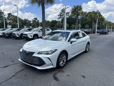 Used 2022 Toyota Avalon XLE w/ Moonroof Package FWD image 5