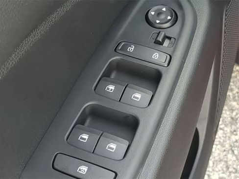 New 2026 Hyundai Venue SE image 18