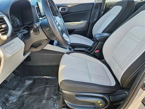 Used 2022 Hyundai Venue SEL w/ Cargo Package image 15