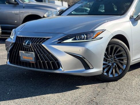 Used 2025 Lexus ES 350 Luxury image 3