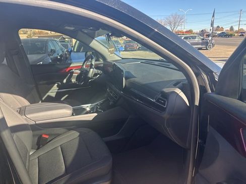 Used 2024 Chevrolet Traverse Z71 image 5