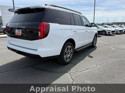 Used 2025 Ford Expedition Active image 10