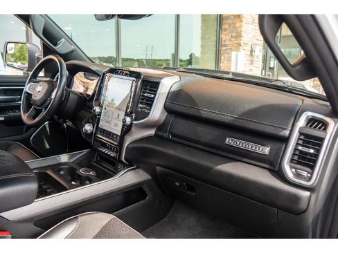 Used 2024 RAM 1500 Laramie AWD/4WD image 15