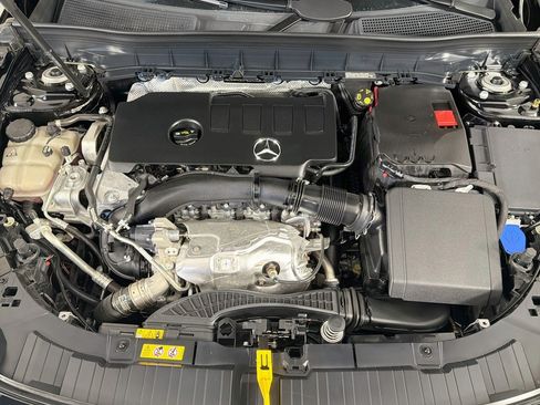 Used 2023 Mercedes-Benz GLB 250 image 10