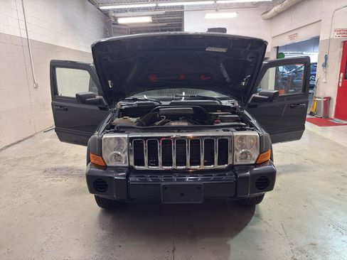 Used 2008 Jeep Commander Sport AWD/4WD image 10