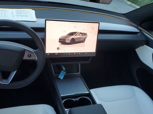 Used 2026 Tesla Model Y 2WD image 14