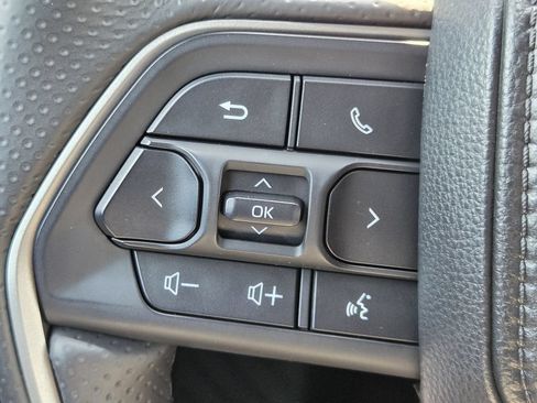 Used 2025 Toyota 4Runner Limited AWD/4WD image 23