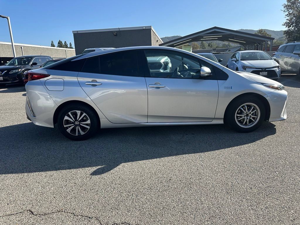 Used 2019 Toyota Prius Prime Premium FWD image 4