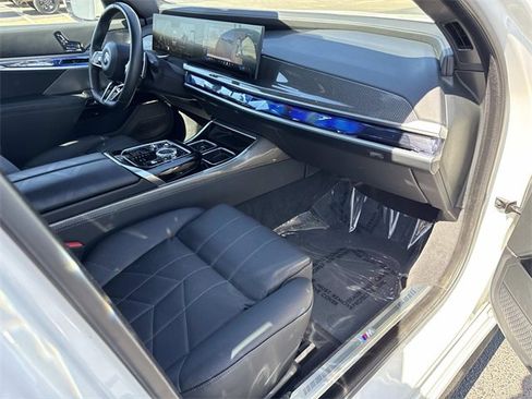 Used 2023 BMW 760i xDrive image 13